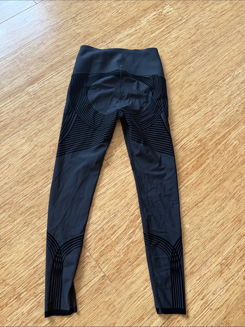 Fanka black leggings size small missing inner tag